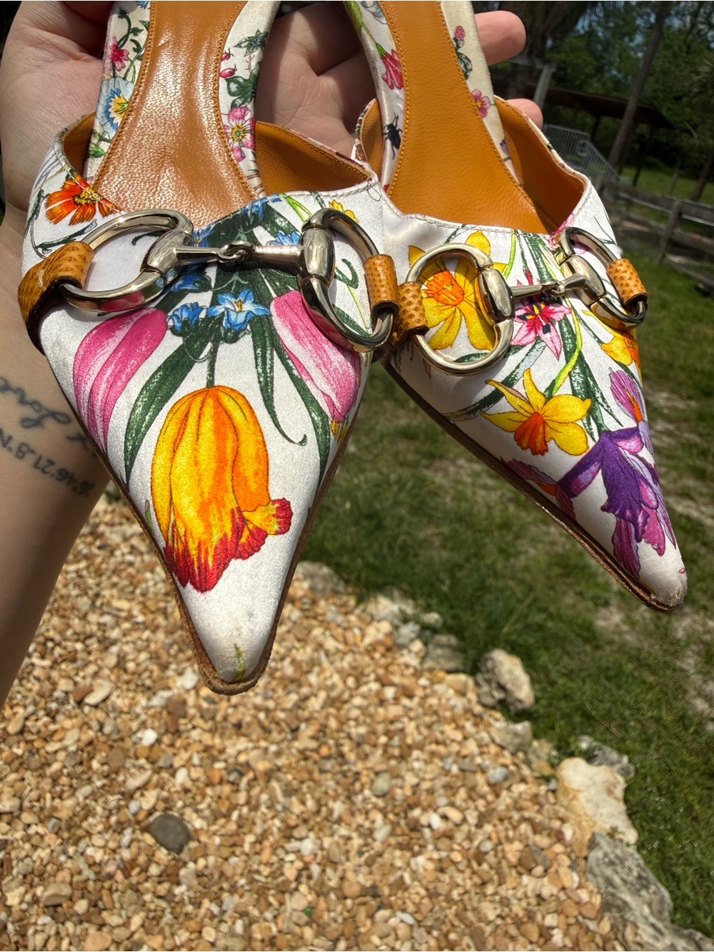 Gucci Vintage Rare White Floral Pointed Toe Slingback Mules with Horsebit - Picture 2 of 5